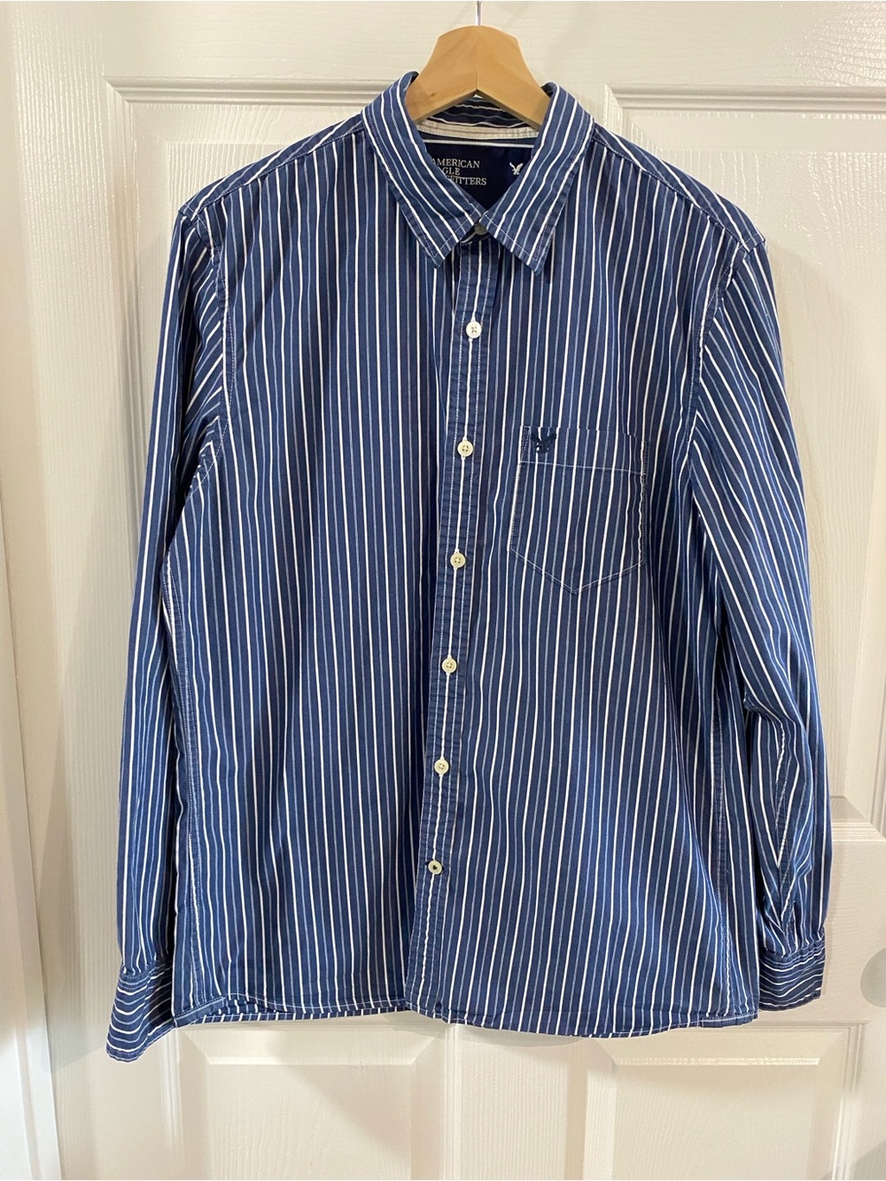 American Eagle Navy & White Stripe Button-Down Shirt M Preppy Vintage Nautical